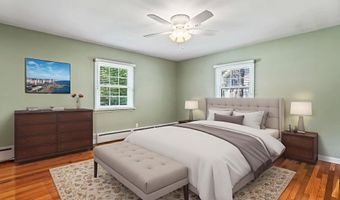 8 Greenwood Pl, Middletown, NJ 07748