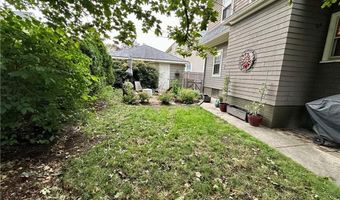 172 Bluff Ave, Cranston, RI 02905