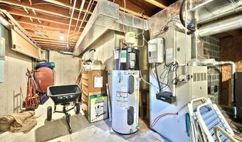 244 MILLER, Akron, PA 17501