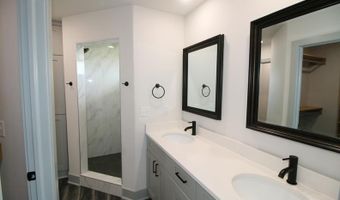 8641 E Cherrywood Ct, Bel Aire, KS 67226
