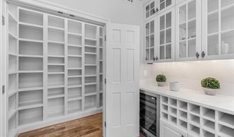 9919 LOGAN Dr, Potomac, MD 20854