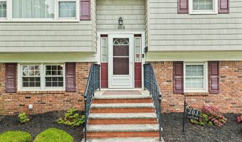 203 Tanglewood Ct, Middletown, NJ 07748