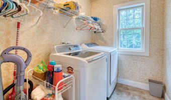 2 Warren Gln, Burlington, CT 06013