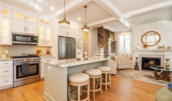 15 Castle St 9, East Greenwich, RI 02818