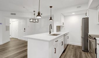 3307 WYNDHAM Cir 2157, Alexandria, VA 22302
