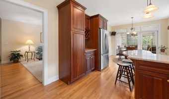 13 Stonegate Cir, Cheshire, CT 06410