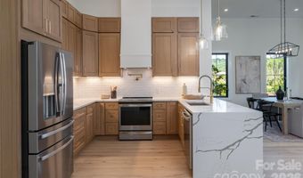 6 Dailey Dr, Asheville, NC 28801