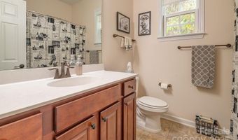 11 River Walk Dr, Asheville, NC 28804