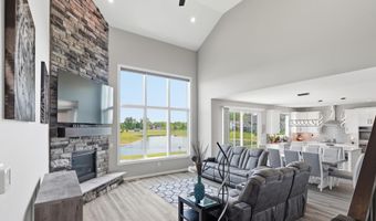 5306 Greyson Heights Dr, Auburn, IN 46706