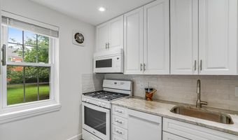 6625 10TH St A1, Alexandria, VA 22307