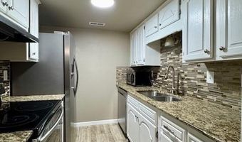 15 Nantucket Dr, Bella Vista, AR 72715