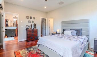 942 N MCKINLEY Rd, Arlington, VA 22205