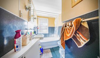 25 Eighth St, Auburn, ME 04210