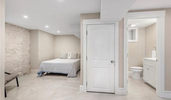 36 Bull St, Newport, RI 02840