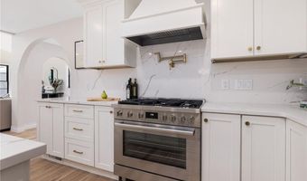 91 Carr Ln, Jamestown, RI 02835