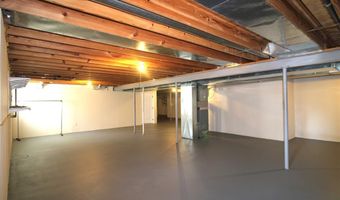 320 Remington Way Dr, Ballwin, MO 63021