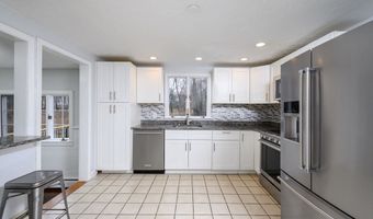 179 Russell Ln, Abington, MA 02351