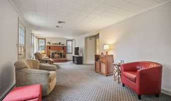 13 Swartzel Dr, Middletown, NJ 07748