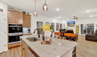 1404 N WYNLAKE Dr, Alabaster, AL 35007