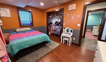 1524 Beechwood Dr, Aurora, NE 68818