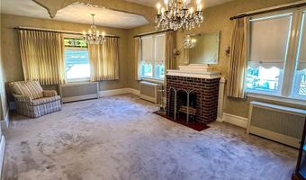 11 Queen St, Cranston, RI 02920