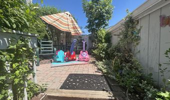 614 Longfellow Dr 614, Branford, CT 06405