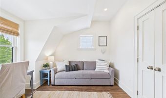 20 E Bowery St 3B, Newport, RI 02840