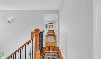 40 Hillview Dr, Bangor, ME 04401