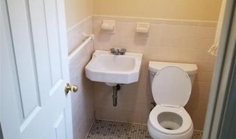 36 Woodcrest Dr, Bristol, CT 06010