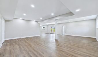 126 Woodland Hills Ct, Alton, IL 62002