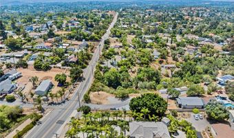 210 N Stage Coach Ln, Fallbrook, CA 92028