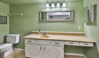 922 N Claytonbrook Dr 1, Ballwin, MO 63011