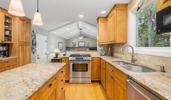 68 Daniel Dr, North Kingstown, RI 02852