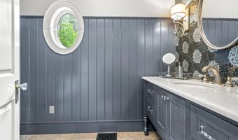 52 Hardy Rd, Bedford, NH 03110