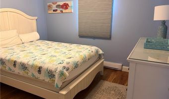 15 Deangelis Dr, Narragansett, RI 02882