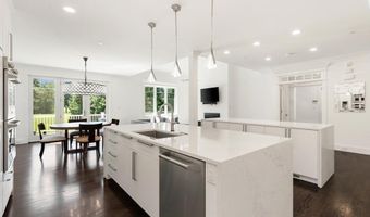 11 Crenshaw Ln 11, Andover, MA 01810