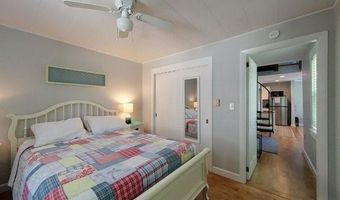 25 Warren Ave, Middletown, RI 02842
