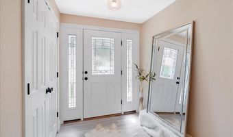 447 Maymont Dr, Ballwin, MO 63011