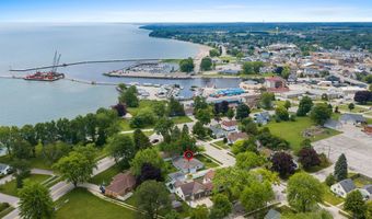 120 Vernon St, Algoma, WI 54201
