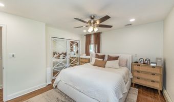 18 Evergreen Dr, Bayonne, NJ 07035