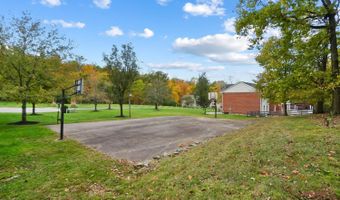 2558 Apple Ridge Ln, Amberley, OH 45236