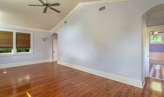 15 8th St, Apalachicola, FL 32320