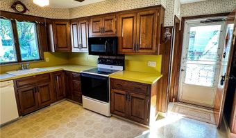 11 Queen St, Cranston, RI 02920