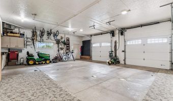 2151 332nd Ave, Dyersville, IA 52040