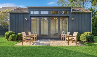 6 Cozzens Ln, Amagansett, NY 11930