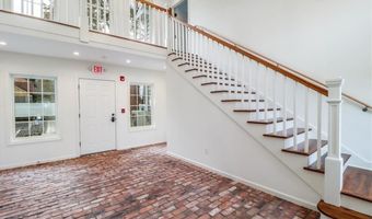 80 South St 104, Bethel, CT 06801