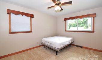 20 Sand Hill School Rd, Asheville, NC 28806