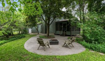 929 E NORTHWOOD Dr, Appleton, WI 54911
