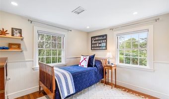 11 Harbour Rd, Barrington, RI 02806