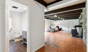 80 Woodbridge Dr, East Greenwich, RI 02818